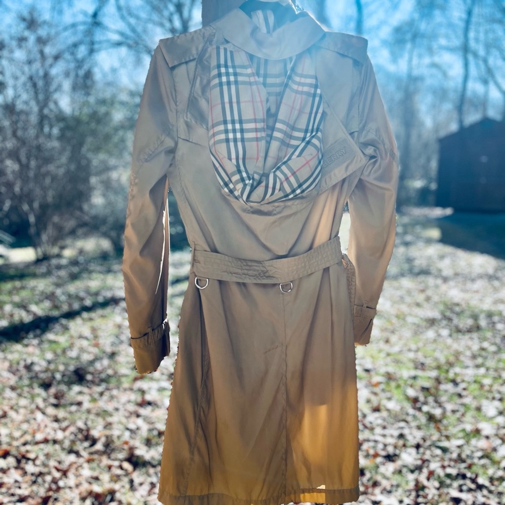 Burberry Silky Tan Belted Raincoat/ Trench Coat - Picture 8 of 16